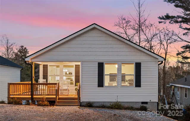 $395,000 | 95 Eastabrook Avenue, Brevard, NC 28712