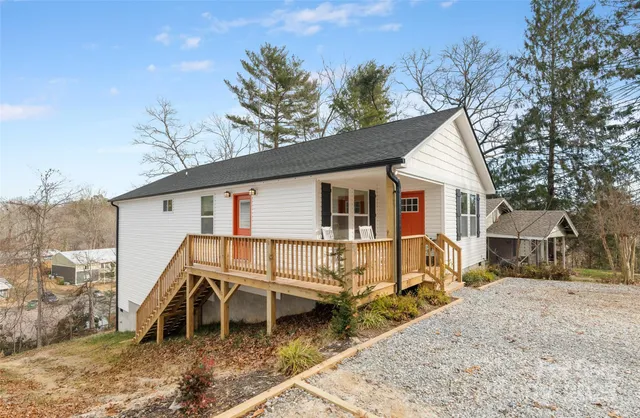 $395,000 | 95 Eastabrook Avenue, Brevard, NC 28712