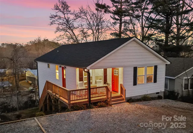 $395,000 | 95 Eastabrook Avenue, Brevard, NC 28712