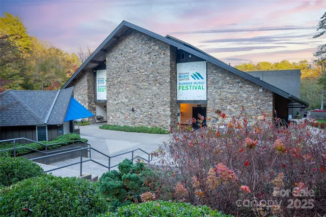 $395,000 | 95 Eastabrook Avenue, Brevard, NC 28712