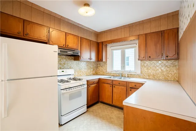 $700,000 | 15 Taft Avenue, Providence, RI 02906