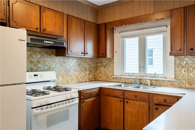 $700,000 | 15 Taft Avenue, Providence, RI 02906