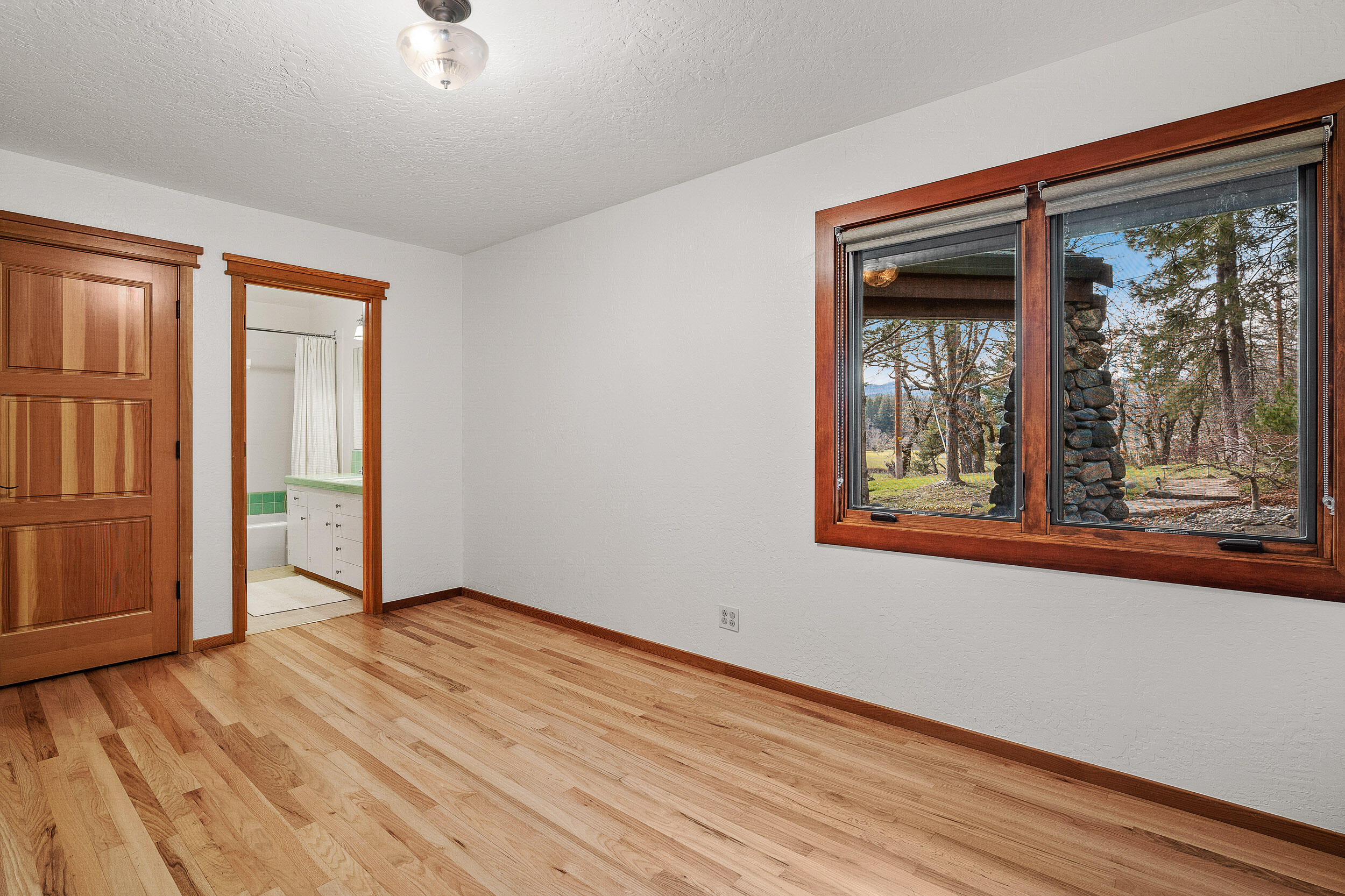 355 Gunnell Road Grants Pass, OR 97526 - Photo 38 of 66 GRR35