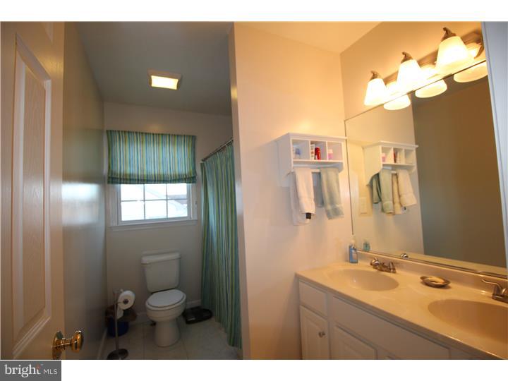 130 Grande Boulevard Sinking Spring, PA 19608 - Photo 14 of 25 Bathroom