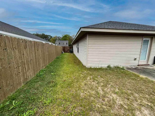 $1,800 | 5143 Carmell Ridge Circle, Milton, FL 32570