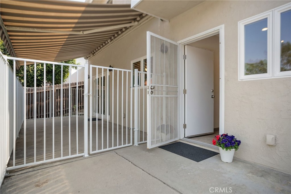 443 Woodbury Road Glendale, CA 91206 - Photo 45 of 48 Back Entrance