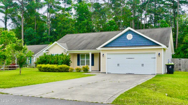 $1,725 | 212 Garden Folly Lane, Richlands, NC 28574