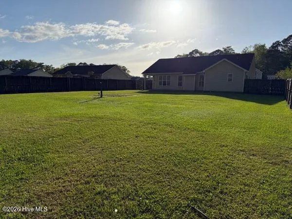 $1,685 | 212 Garden Folly Lane, Richlands, NC 28574