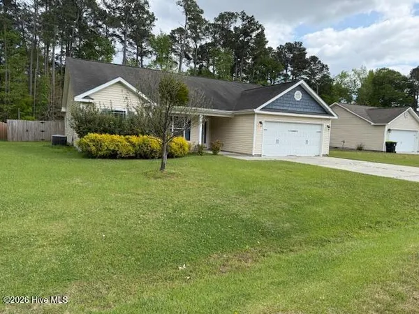 $1,685 | 212 Garden Folly Lane, Richlands, NC 28574