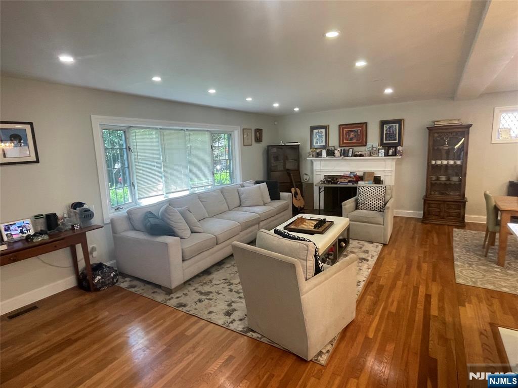 701 Sunderland Road Teaneck, NJ 07666 - Photo 3 of 10