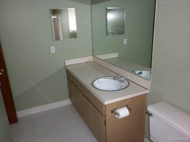 54731 Shelby Road Utica, MI 48316 - Photo 19 of 25 P1000040.JPG
