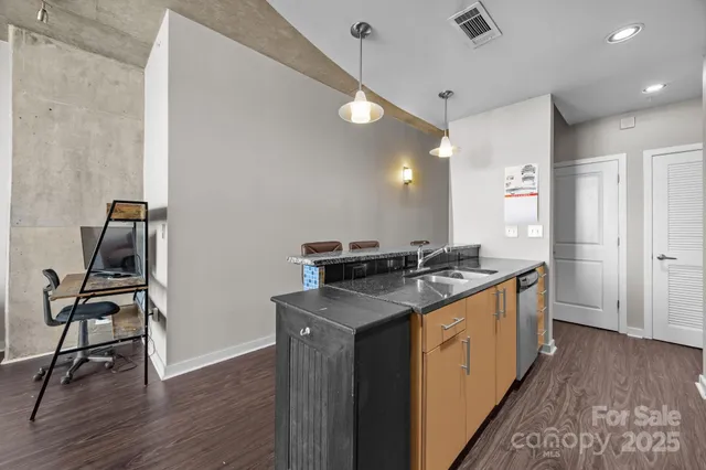 $350,000 | 210 North Church Street, Unit 2612, Charlotte, NC 28202