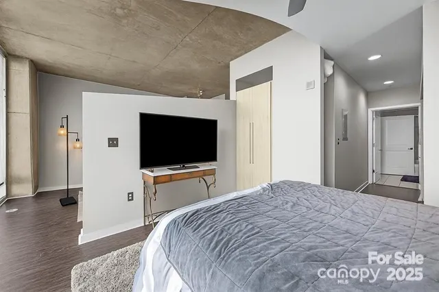 $350,000 | 210 North Church Street, Unit 2612, Charlotte, NC 28202