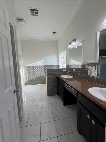 $1,700 | 398 Mesa Drive, Unit A, Del Valle, TX 78617