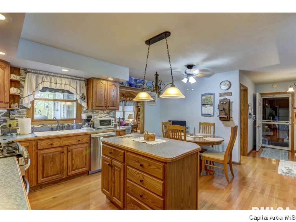 10345 Bell Fountain Road Dawson, IL 62520 - Photo 11 of 36 Gallery Image 11