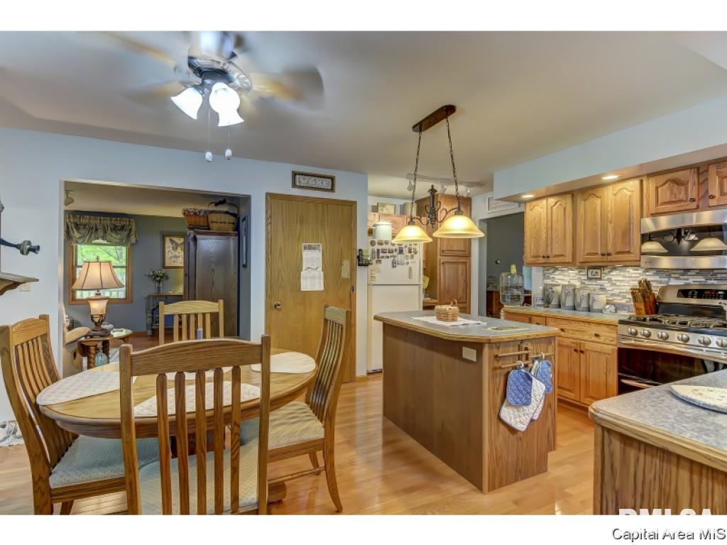 10345 Bell Fountain Road Dawson, IL 62520 - Photo 13 of 36 Gallery Image 13