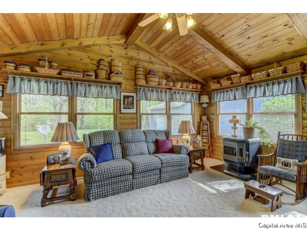 10345 Bell Fountain Road Dawson, IL 62520 - Photo 15 of 36 Gallery Image 15