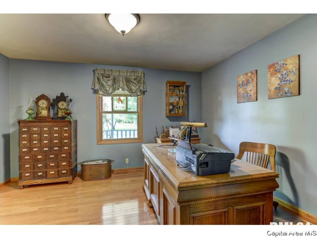 10345 Bell Fountain Road Dawson, IL 62520 - Photo 17 of 36 Gallery Image 17