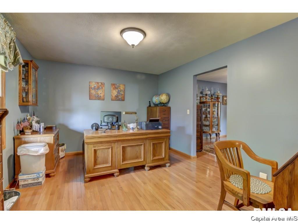 10345 Bell Fountain Road Dawson, IL 62520 - Photo 18 of 36 Gallery Image 18