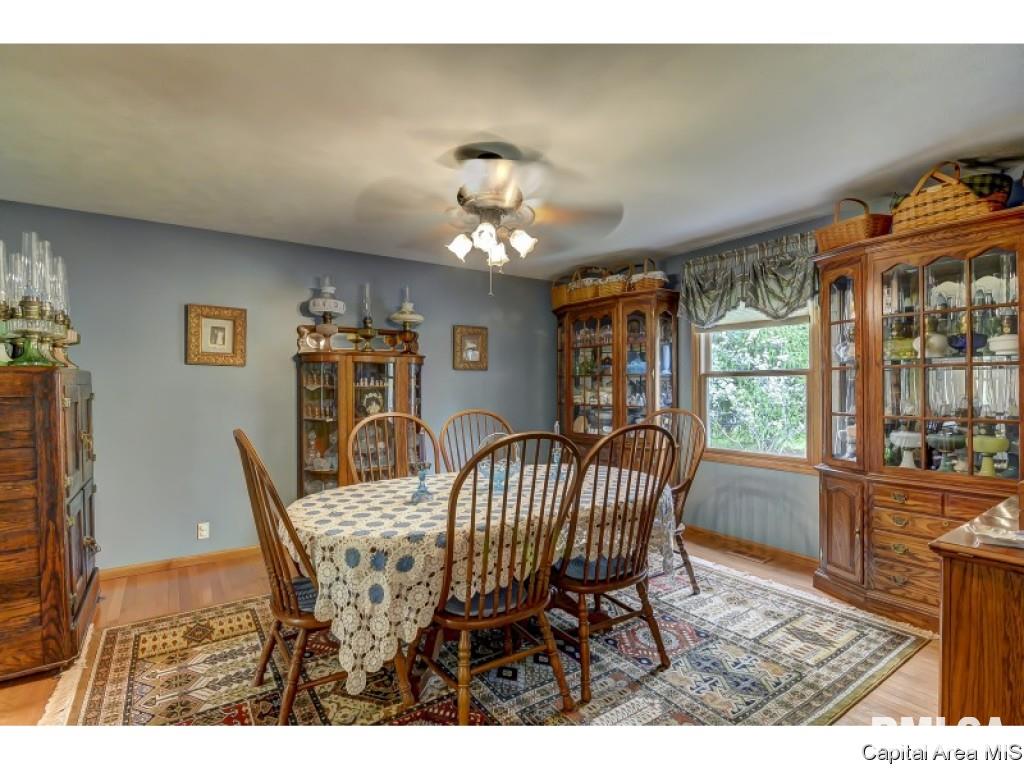 10345 Bell Fountain Road Dawson, IL 62520 - Photo 6 of 36 Gallery Image 6