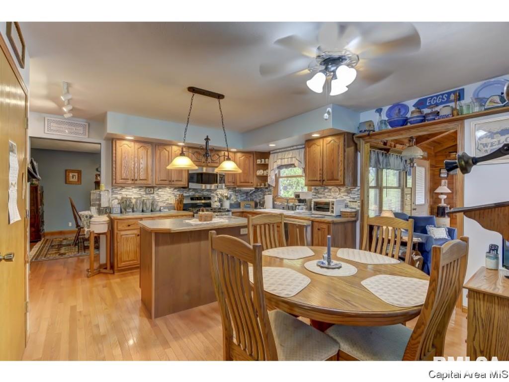10345 Bell Fountain Road Dawson, IL 62520 - Photo 7 of 36 Gallery Image 7
