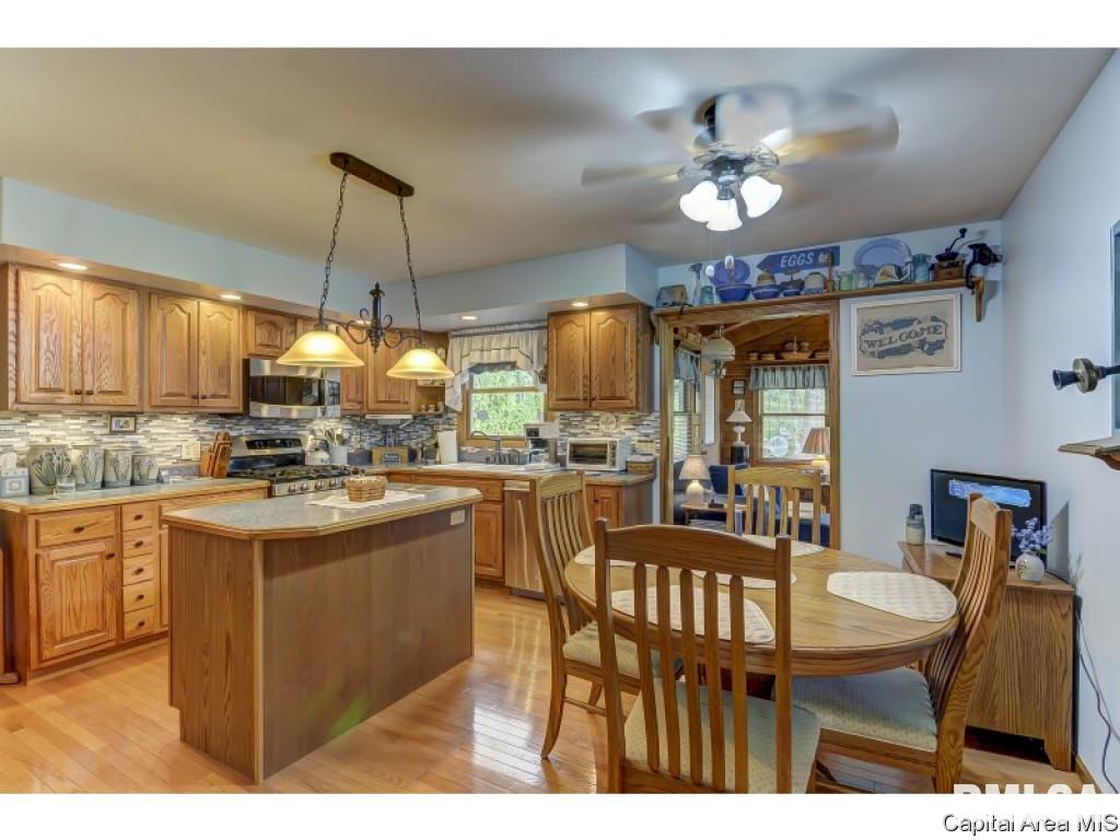 10345 Bell Fountain Road Dawson, IL 62520 - Photo 8 of 36 Gallery Image 8