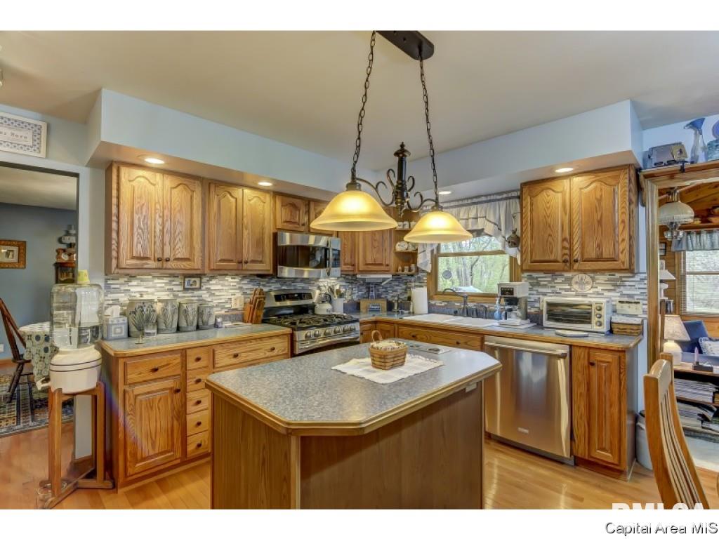 10345 Bell Fountain Road Dawson, IL 62520 - Photo 9 of 36 Gallery Image 9