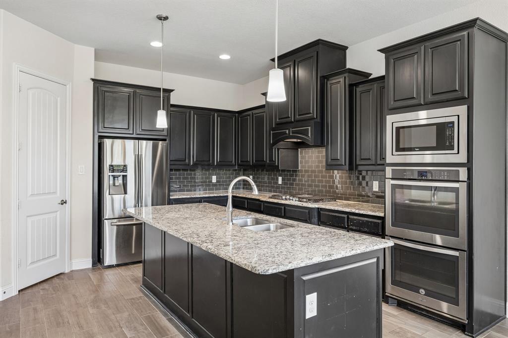 609 Morning Glory Lane Mansfield, TX 76063 - Photo 11 of 30 Gallery Image 11