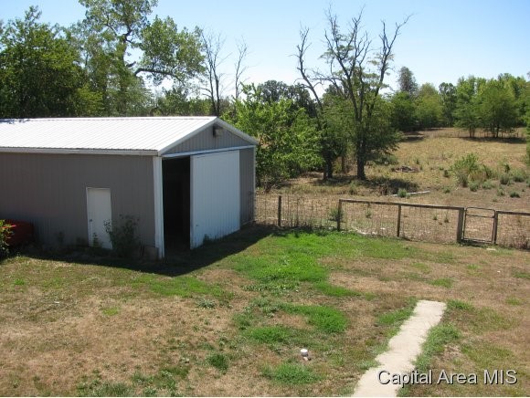 8480 Oak Crest Road Dawson, IL 62520 - Photo 10 of 11 Gallery Image 10
