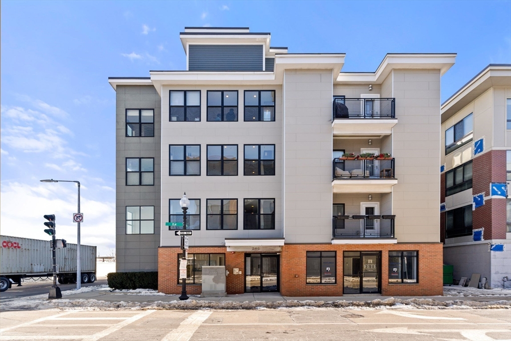 345 D Street, Unit 11 Boston, MA 02127 - Photo 19 of 23 a front view of a multi story building
