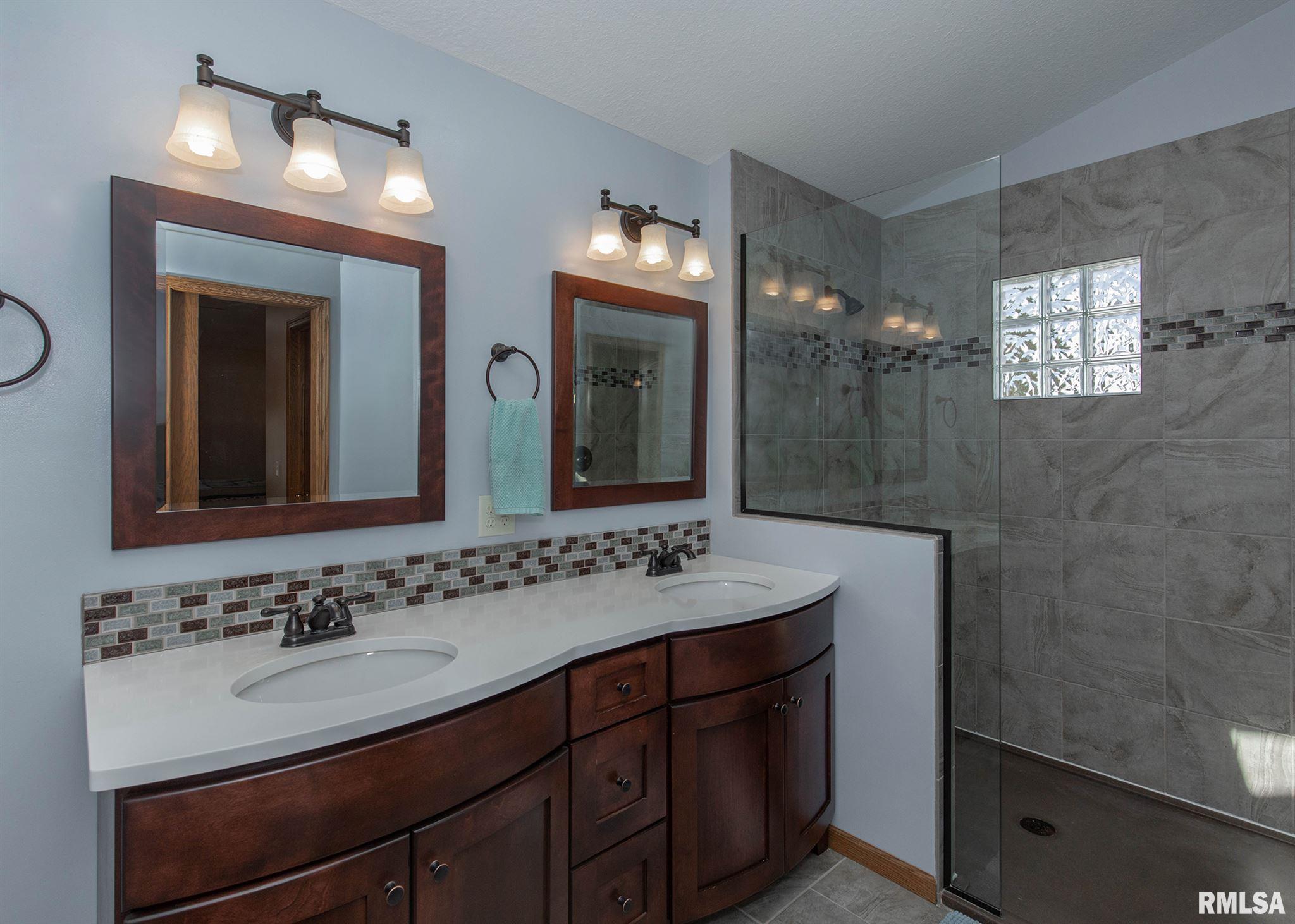 5036 Heatherstone Road Bettendorf, IA 52722 - Photo 19 of 35 Gallery Image 19