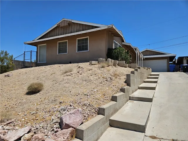 $1,900 | 809 Arville Avenue, Barstow, CA 92311