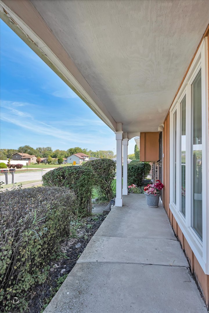 3257 Magnolia Drive Markham, IL 60428 - Photo 2 of 26