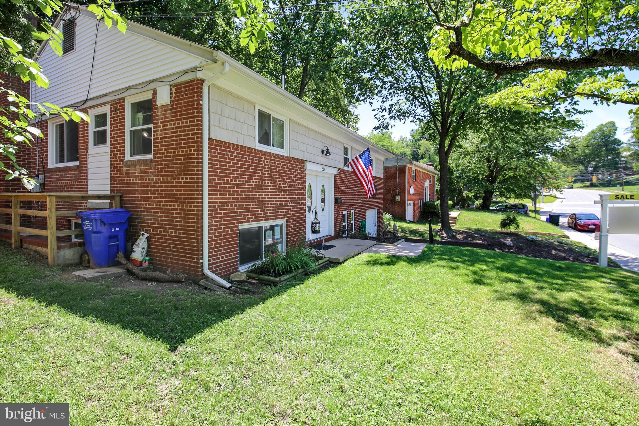 206 Wayne Avenue Silver Spring, MD 20910 - Photo 4 of 29 Exterior Lawn