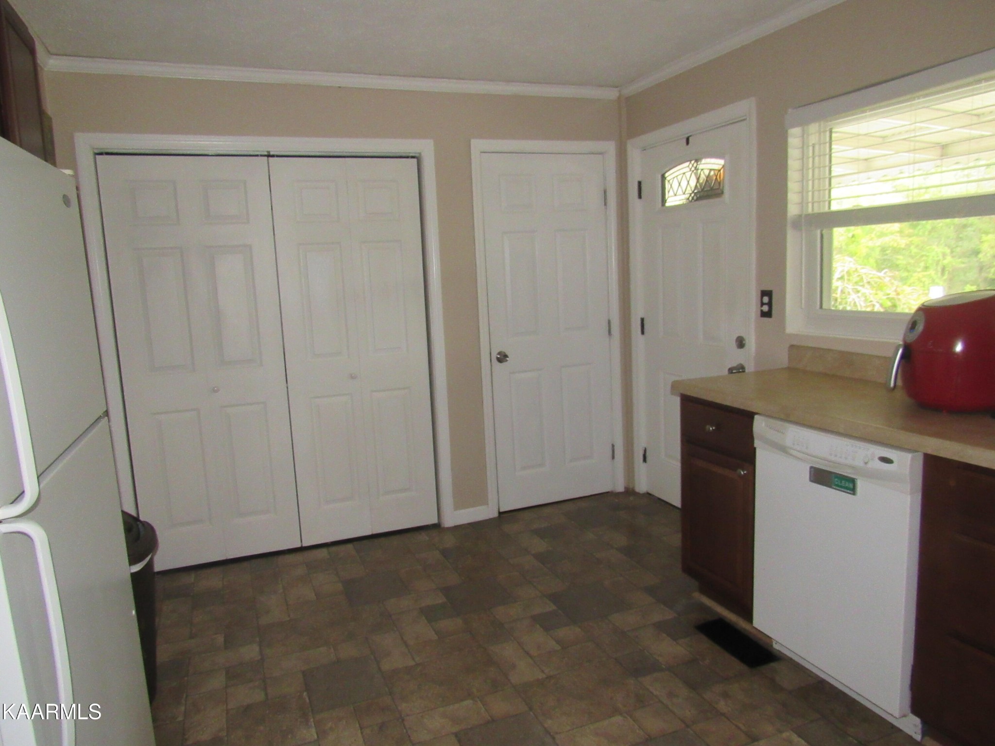 146 Outer Drive Oak Ridge, TN 37830 - Photo 11 of 38 a view of a bathroom with a sink and a vanity