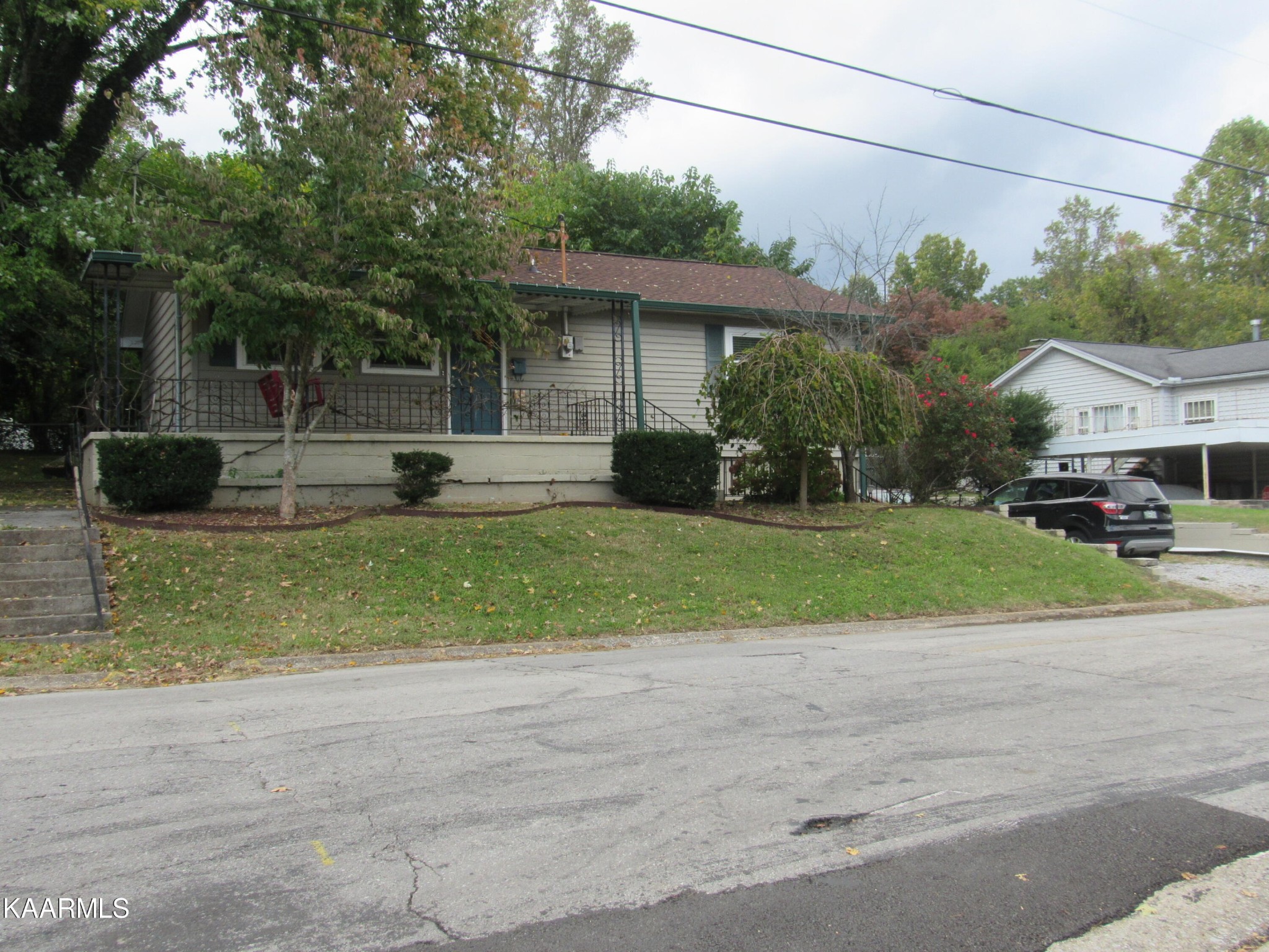 146 Outer Drive Oak Ridge, TN 37830 - Photo 3 of 38 a view of a house with a yard and sitting area