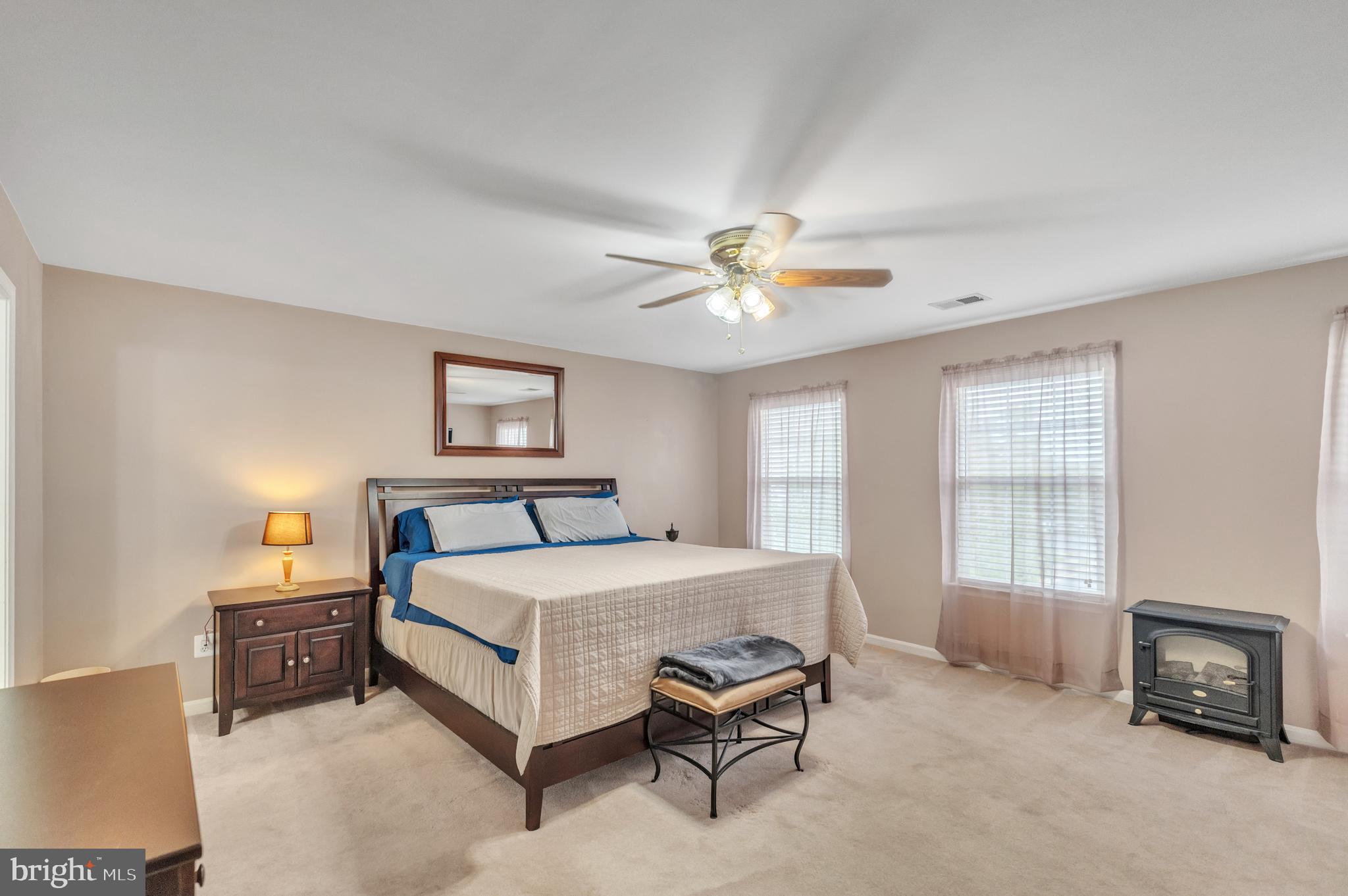 9879 Upper Mill Loop Bristow, VA 20136 - Photo 22 of 32 Light & bright, room for seating