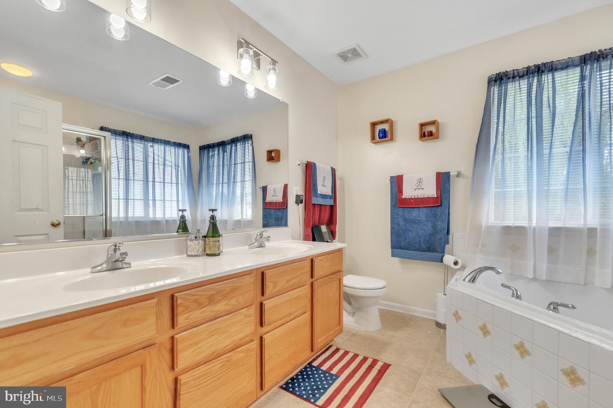 9879 Upper Mill Loop Bristow, VA 20136 - Photo 24 of 32 9x9 Primary bath w/ double sink, ceramic tile shwr