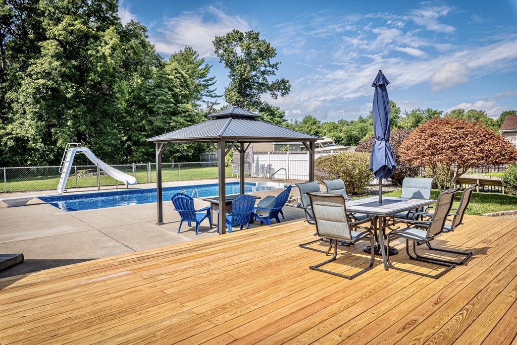 585 Locust Street Raynham, MA 02767 - Photo 7 of 42 Gallery Image 7