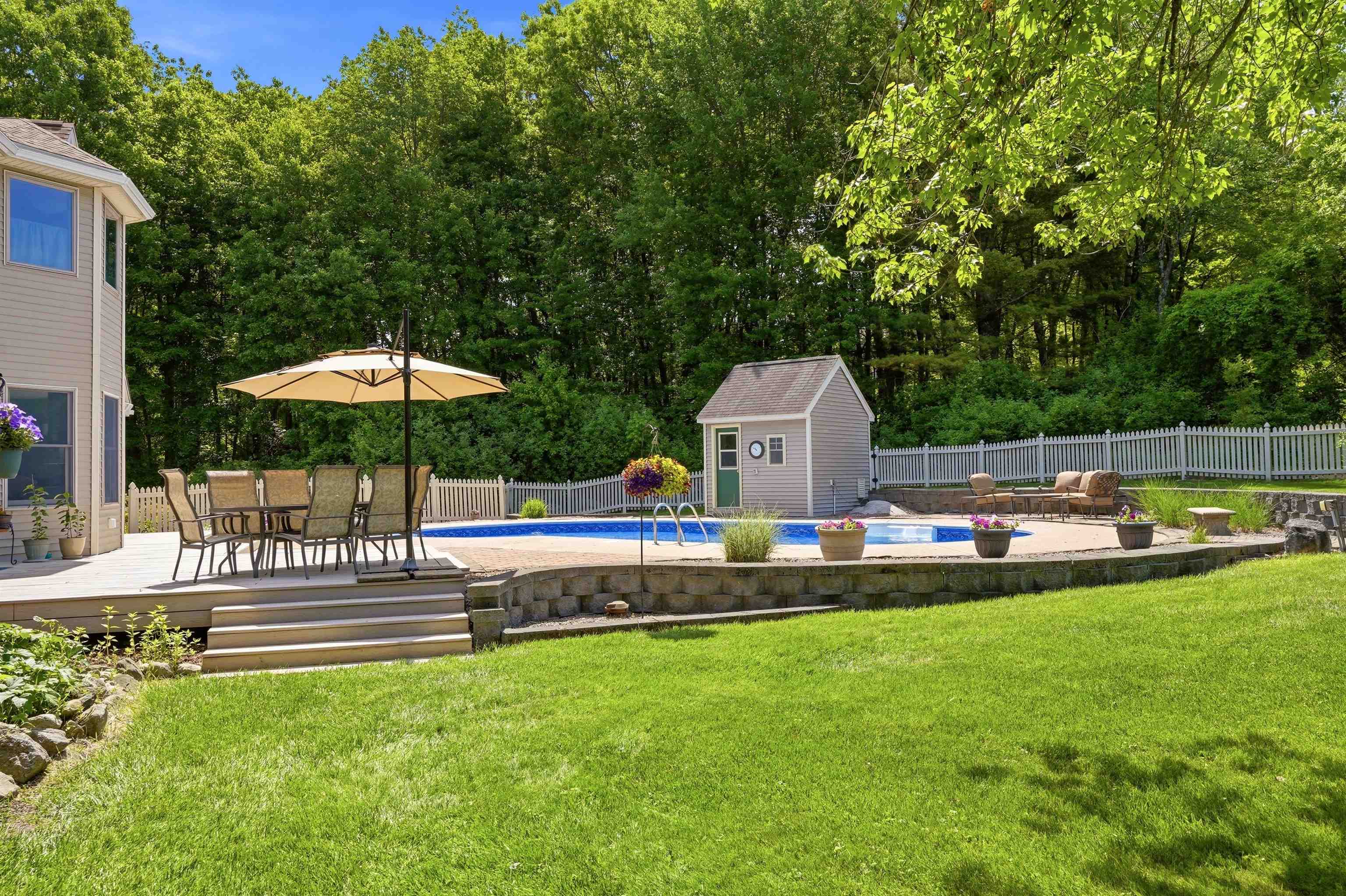 22 Clark Circle Pelham, NH 03076 - Photo 14 of 60