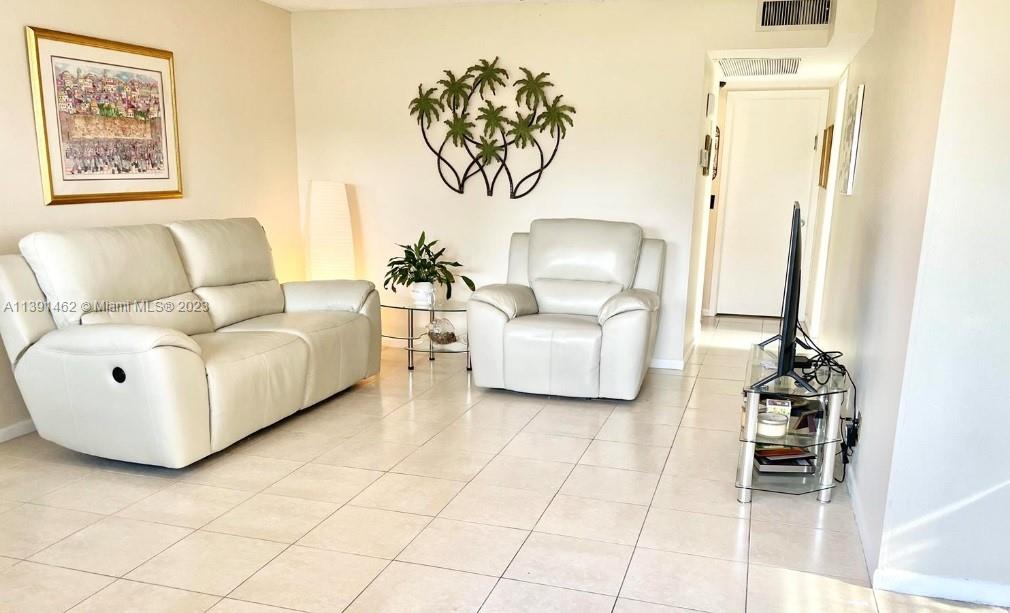 550 Mansfield M, Unit 550 Boca Raton, FL 33434 - Photo 3 of 14 a living room with furniture and a table