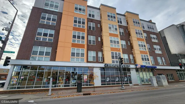 $1,650 | 2650 University Avenue West, Unit 323, St. Paul, MN 55114