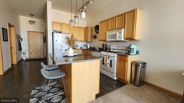$1,650 | 2650 University Avenue West, Unit 323, St. Paul, MN 55114