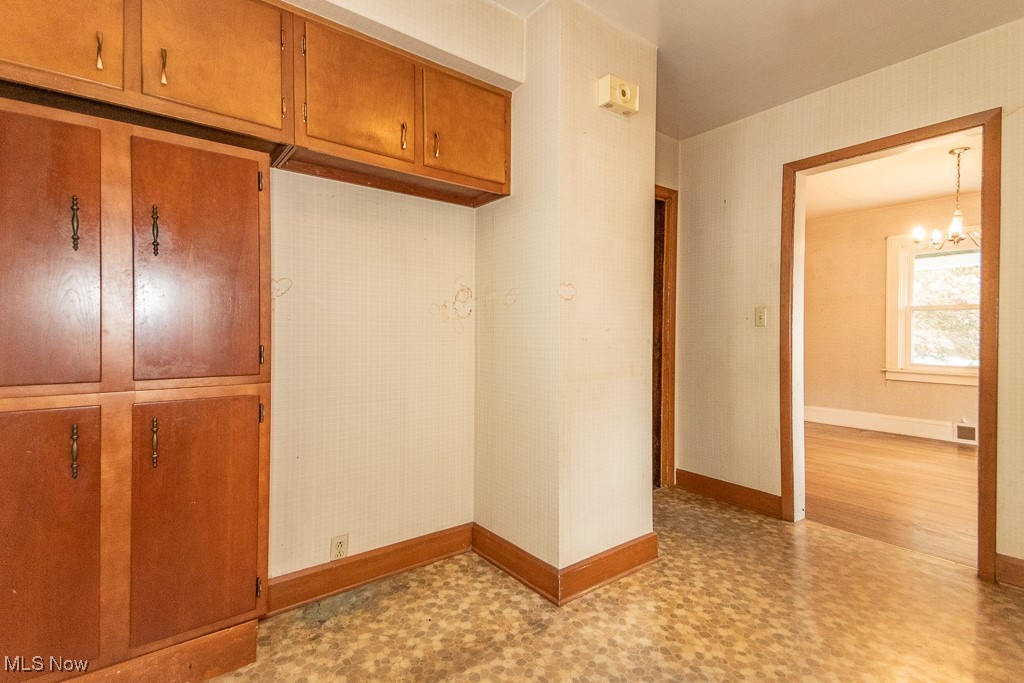 4513 Emerson Road Cleveland, OH 44121 - Photo 21 of 37