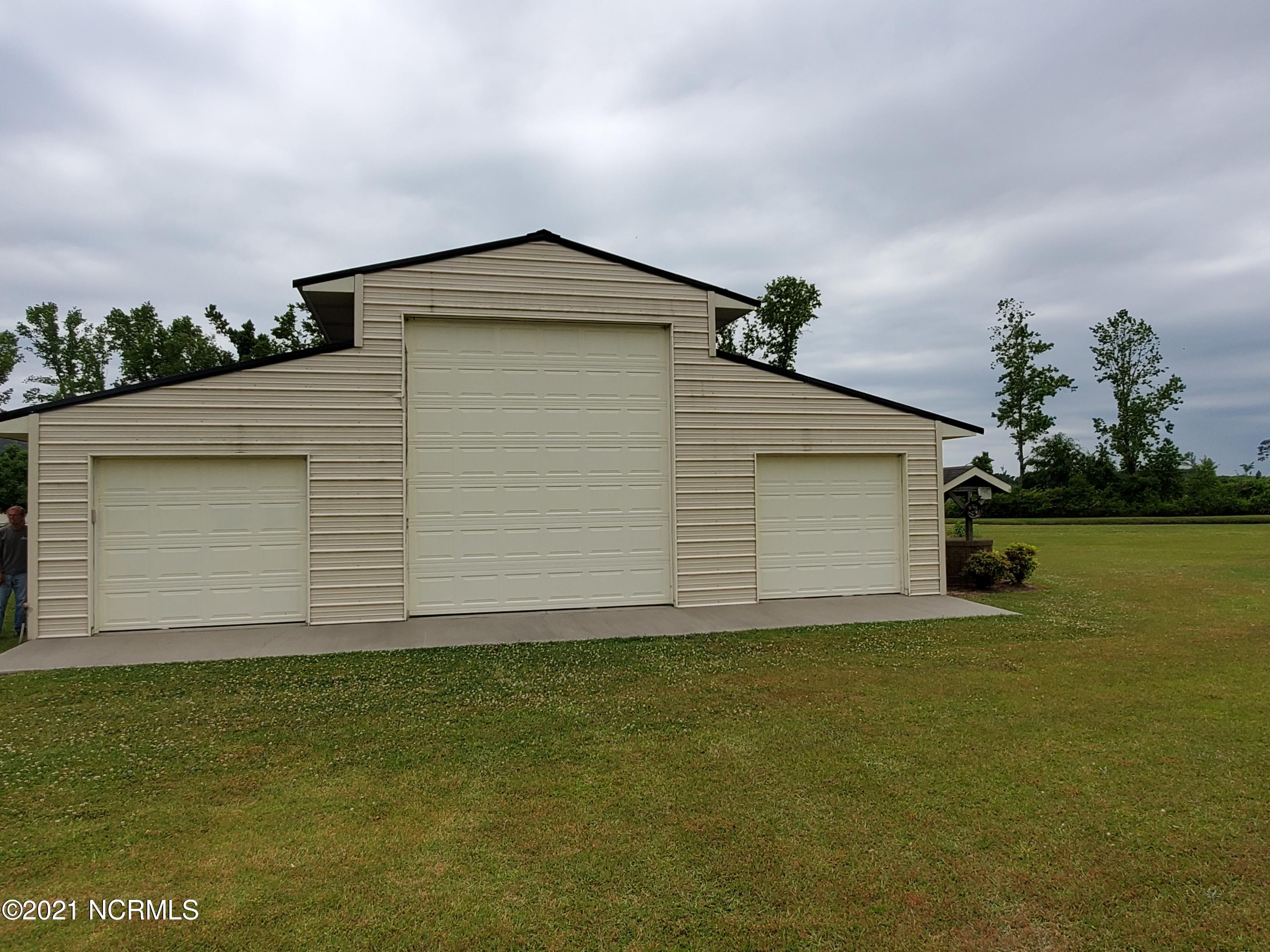774 Pearson Road Clinton, NC 28328 - Photo 3 of 7 20210511_135454