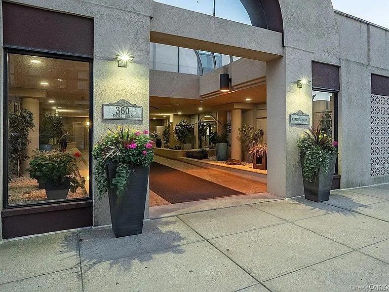 360 Shore Road, Unit 2H Hempstead, NY 11561 - Photo 17 of 23