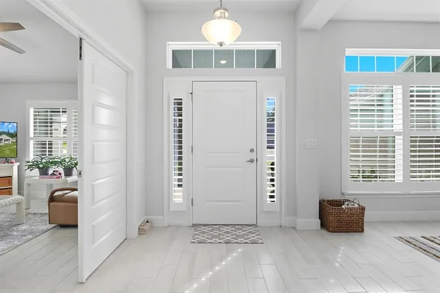 a view of livingroom with furniture