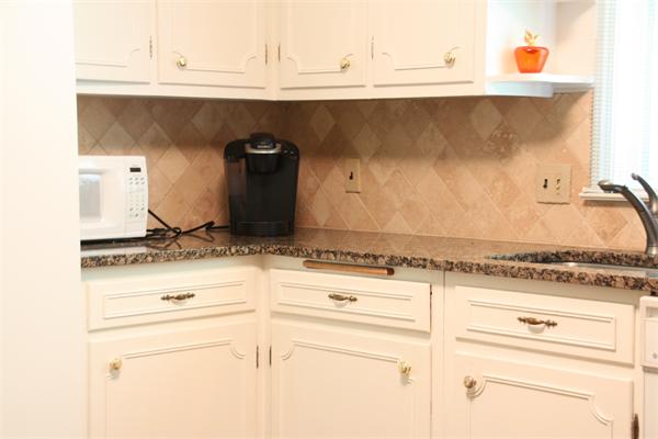 114 Emerson Street Springfield, MA 01118 - Photo 3 of 15 Gallery Image 3