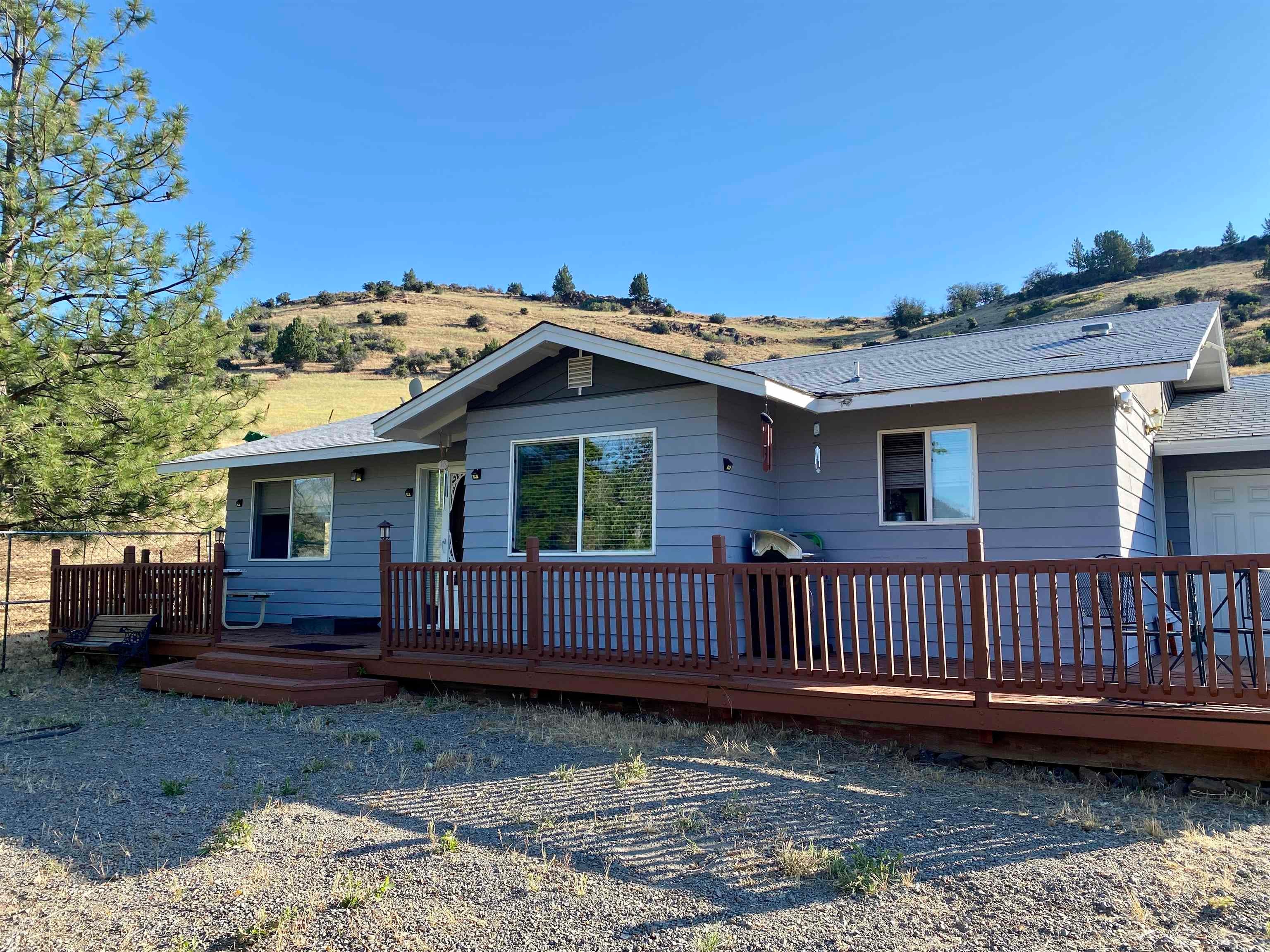 15038 Salmon Road Hornbrook, CA 96044 - Photo 3 of 16 Gallery Image 3