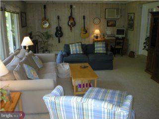 27 Lower Hilltop Road Yardley, PA 19067 - Photo 3 of 6 Gallery Image 3